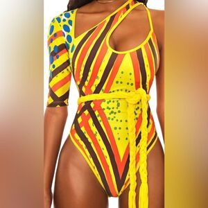 BFYNE SWIM one piece swim wear one arm new
SOMAYA SWIMSUIT graphic sold out